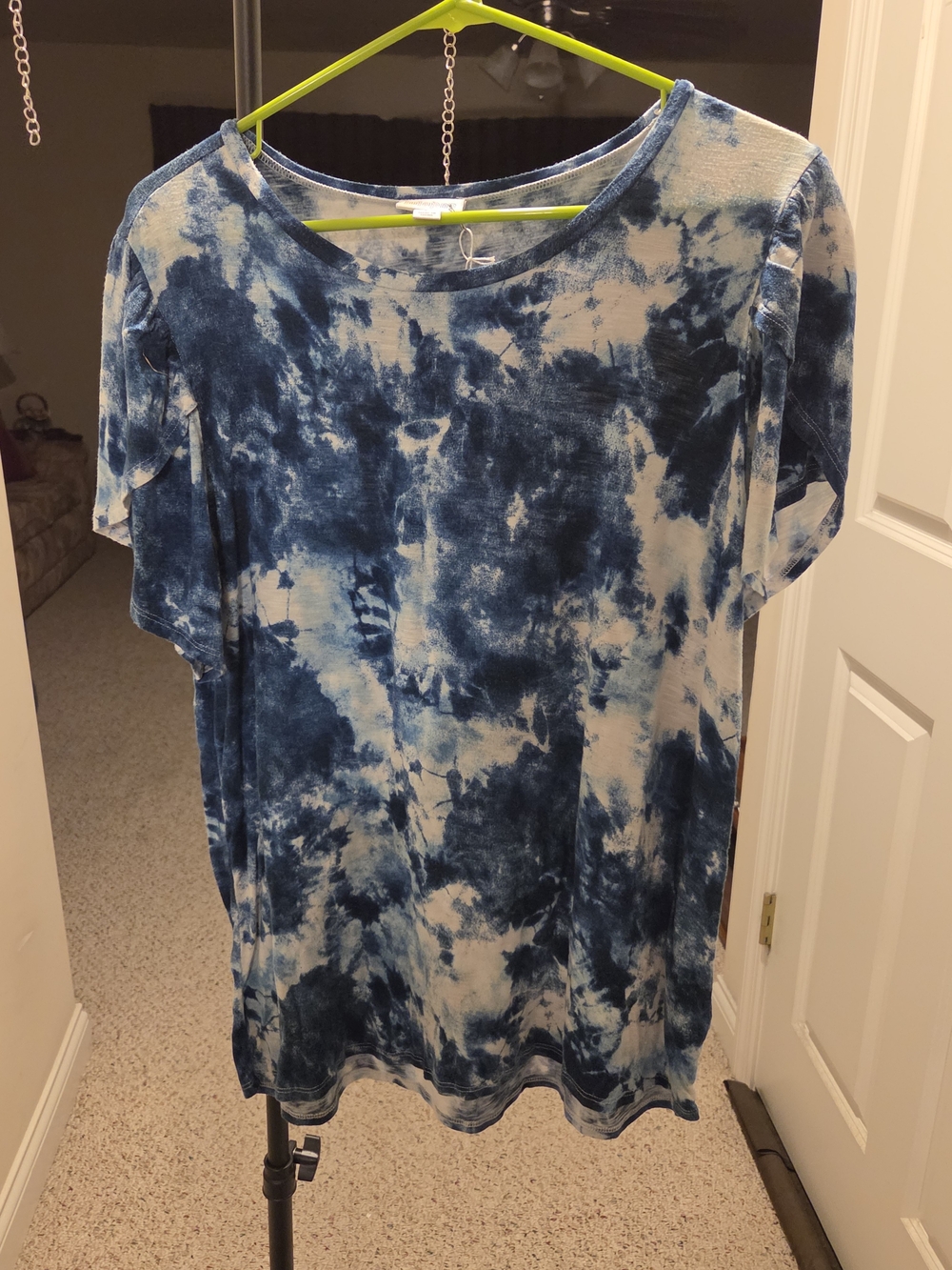LuLaRoe Blue and White Tie-Dye Short Sleeve Tee - Picture 4 of 5